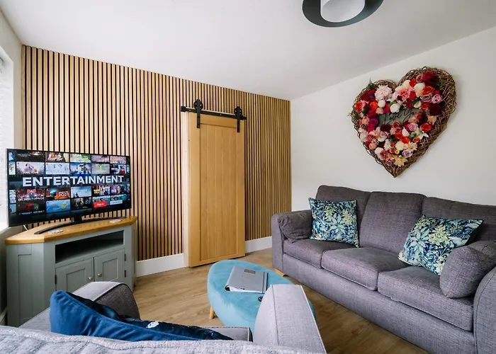 Rockside - Luxury 1 Bedroom Home With Hot Tub, Central Location, Parking And Pet Friendly